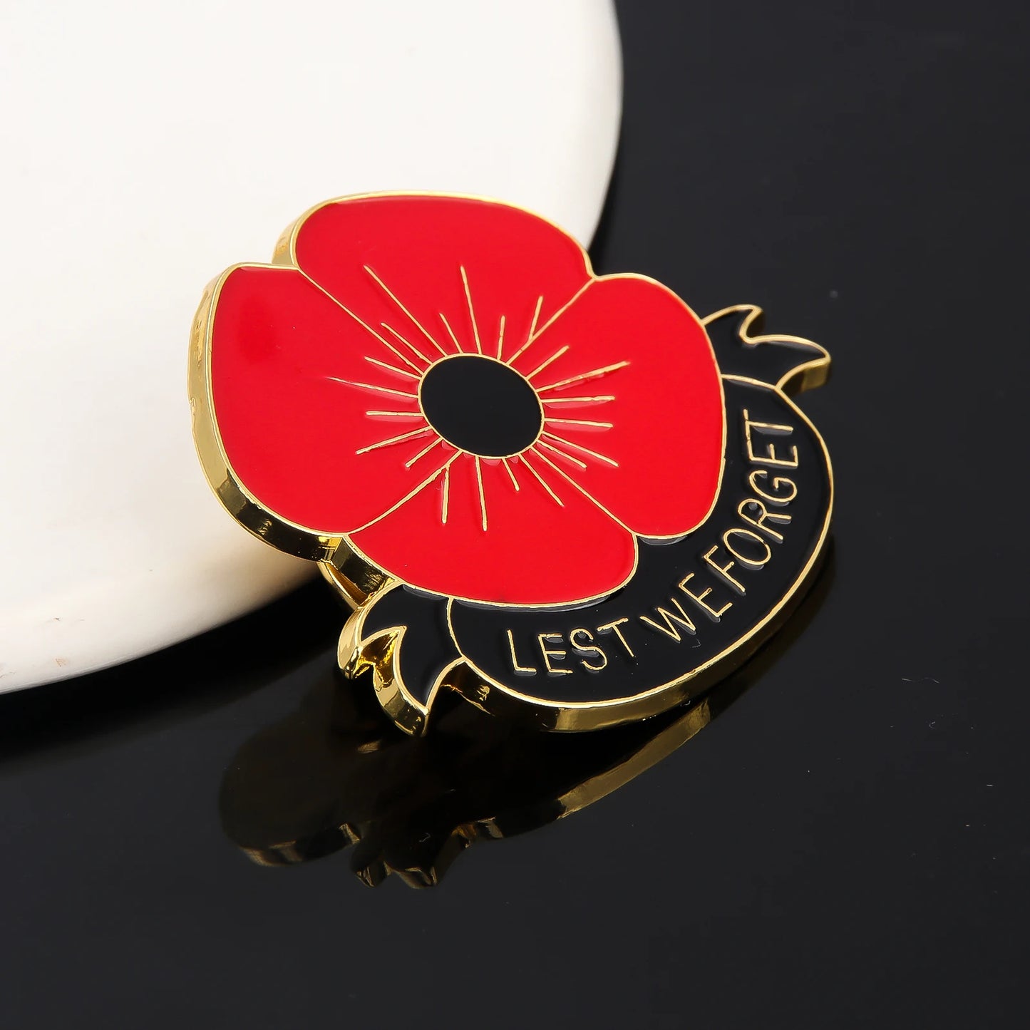 "Lest We Forget" Pin